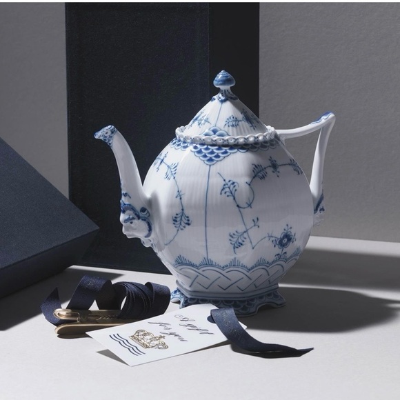 Royal Copenhagen Blue Fluted Full Lace Porcelain Teapot with Lid. Handmade - Picture 10 of 12